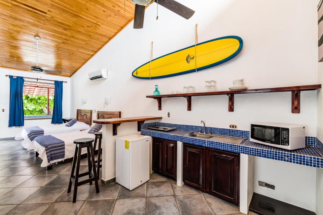 Witch'S Rock Surf Camp Hotel Tamarindo Buitenkant foto